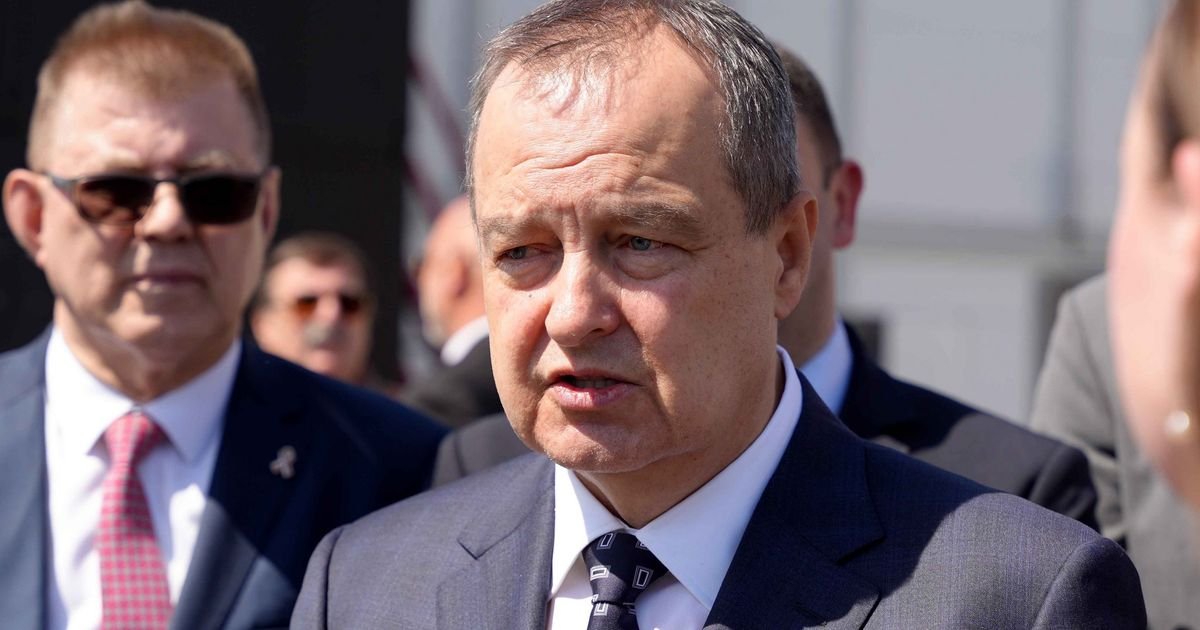 MUP demantuje navode da se ministar Dačić nalazi u bolnici