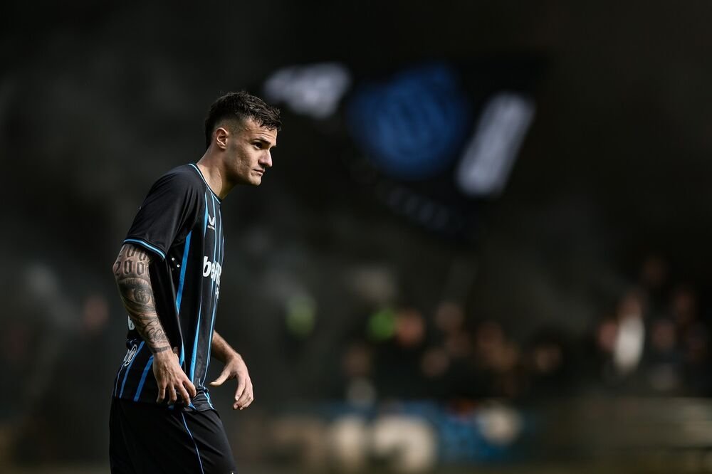 Inter vraća Stankovića, ali ga odmah preprodaje u Premijer ligu? Problem je i stav Kivua