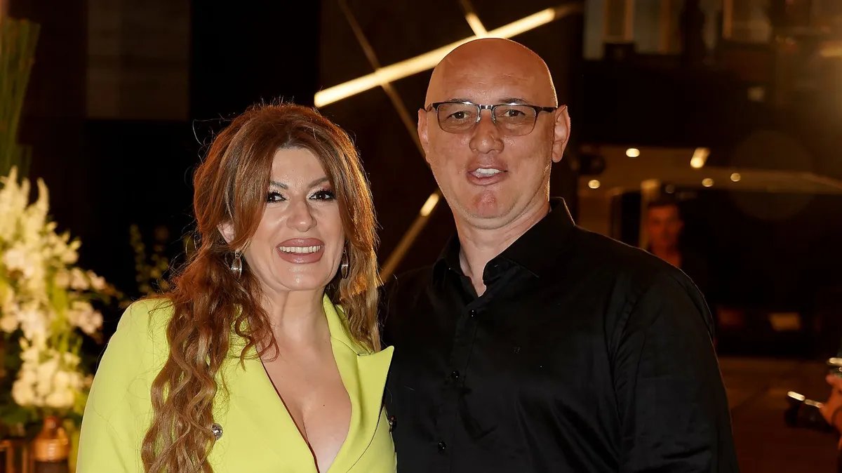 Viki i Taške pokazali kako izgleda prava ljubav i posle 30 godina: Snimak iz Diznilenda oduševio sve (VIDEO)