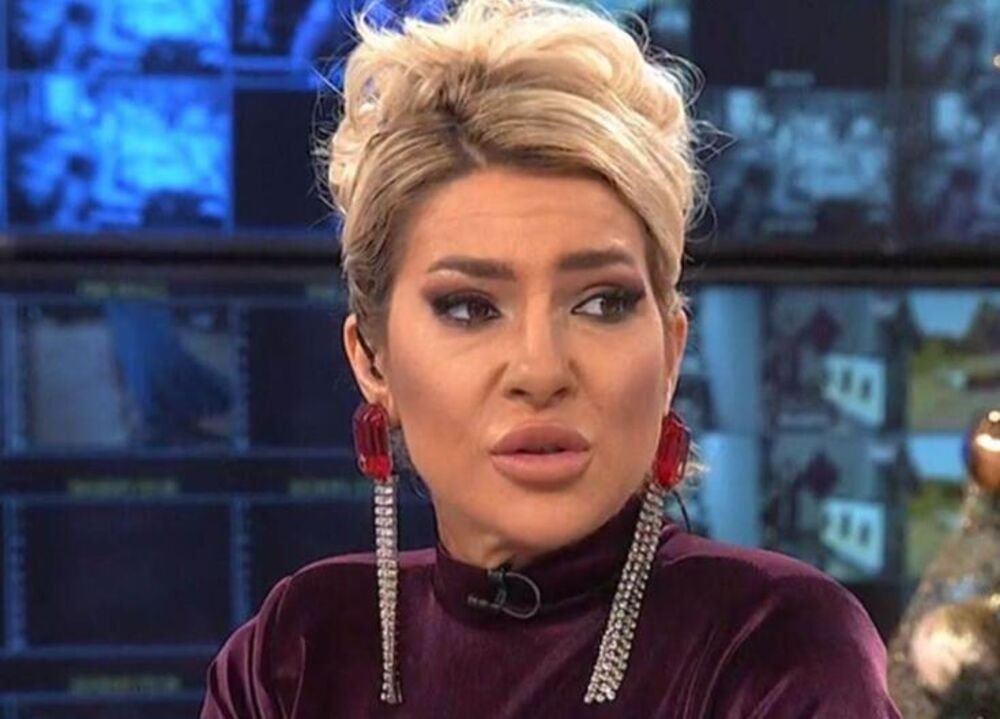OVA ŽENA JE RODILA JOVANU JEREMIĆ: Nećete verovati koliko voditeljka liči na majku, porodica joj je na 1. mestu