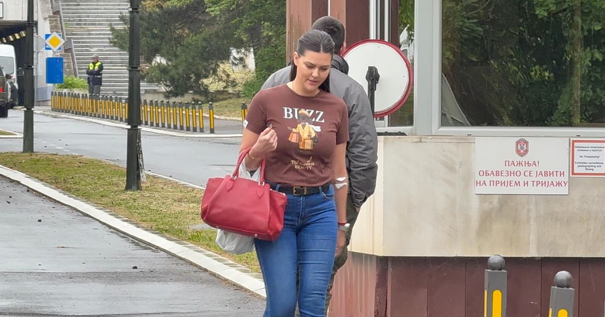 Slobina žena utučena napustila VMA: Pevač zadržan u bolnici, ona očajna