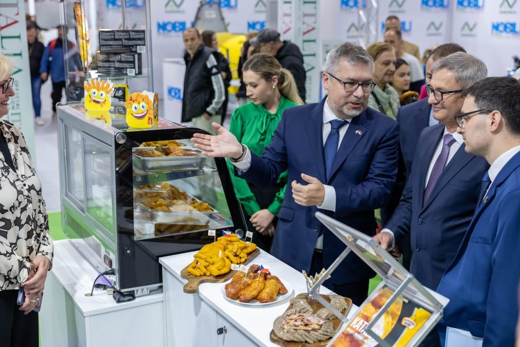 Ministar Glamočić i Šebestjan na sajmu u Novom Sadu: Nova  ulaganja i jača saradnja u poljoprivredi i šumarstvu