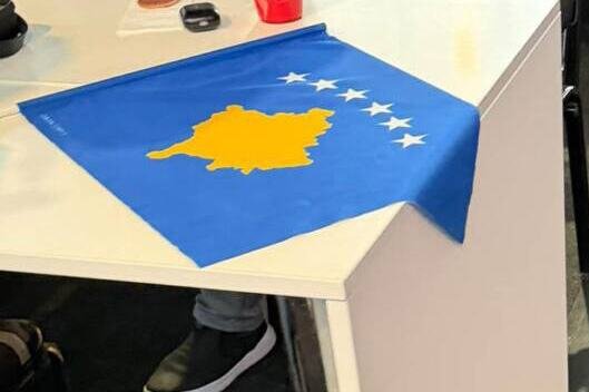 Skandal na Evroviziji! Albanski predstavnici doneli zastavu lažne države Kosovo!