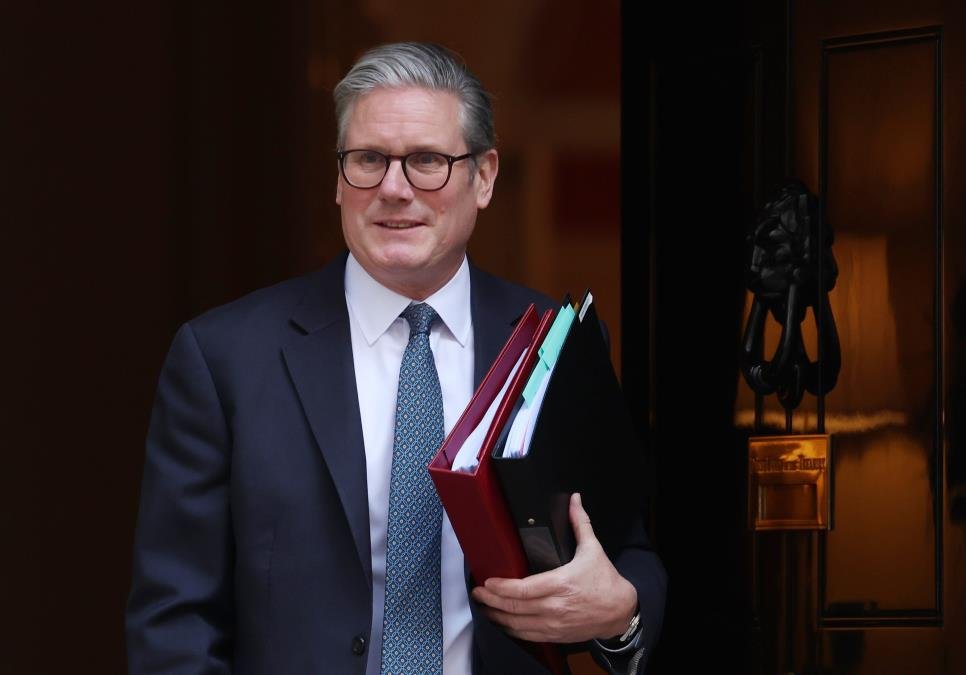 PUCA VLADA VELIKE BRITANIJE: Starmer razmatra sve opcije, čak i mogućnost ostavke!