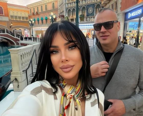 PECA ODREŠIO KESU NA JEDAN DETALJ KOJI ALEKSANDRA NOSI! Ovo je asvima zapalo za oko: Svima pokazali da ljubav cveta (FOTO)