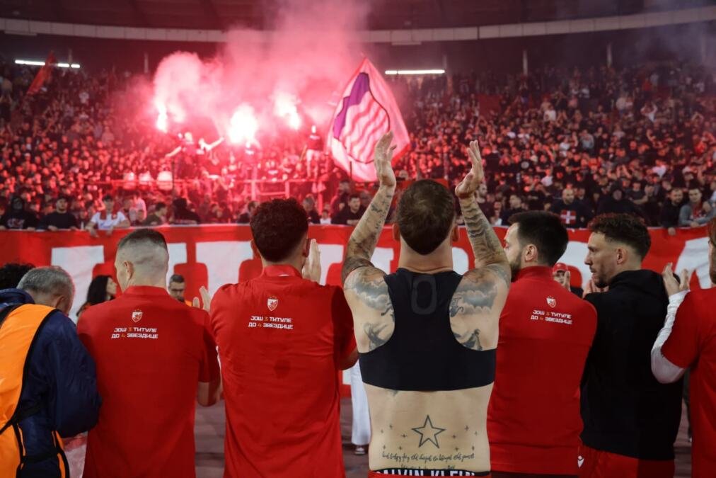 DELIJE U TRANSU! Crvena zvezda slavi titulu na Kalemegdanu!