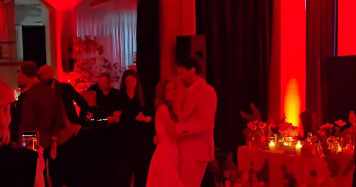 Udala se voditeljka RTS-a! Mlada blista u venčanici, a mladoženja je ON - poznati glumac ovekovečio trenutak