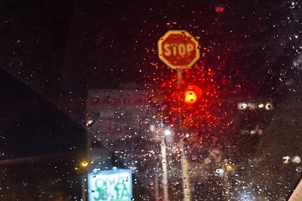 (MAPE) VEČERAS POTOP U SRBIJI! Pljuskovi i grmljavina već pogodili ove delove zemlje, tokom noći stiže još jači talas! Evo kakvo nas vreme čeka sutra!