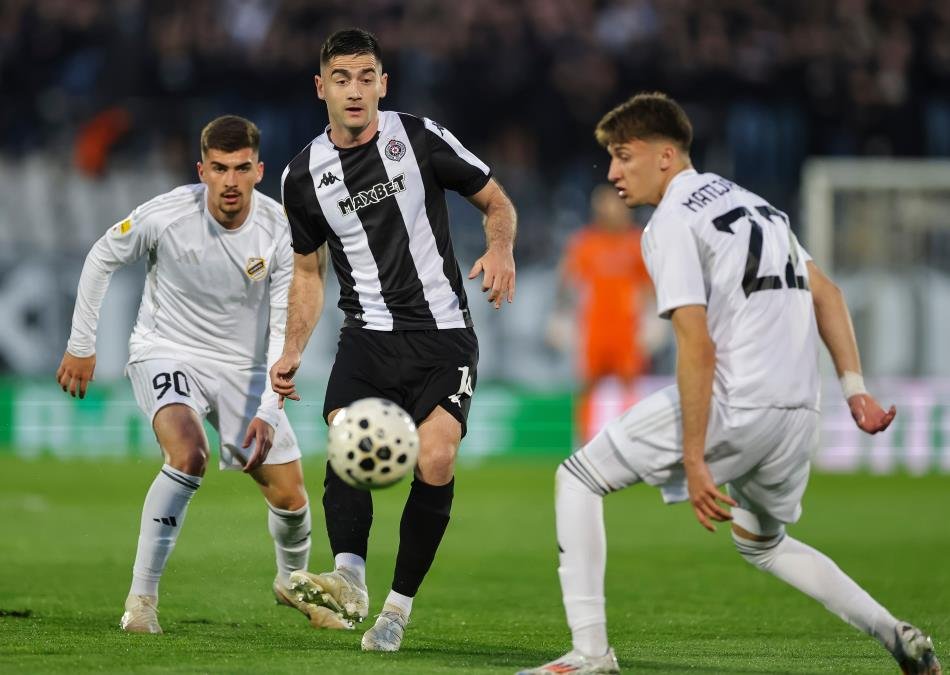 CRNO-BELI NA BRDU NASTAVLJAJU POTERU ZA VOŠOM I DRUGIM MESTOM NA TABELI! Može li Partizan da pobedi Čukarički? Pogledajte kakve su kvote pred današnju utakmicu!