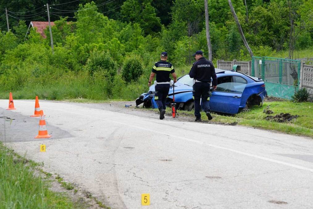 ŠOKANTAN POTEZ VOZAČA POSLE SAOBRAĆAJKE: Automobilom sleteo u jarak, Hitna ga odvezla u bolnicu, a on uradio neverovatnu stvar! (foto)