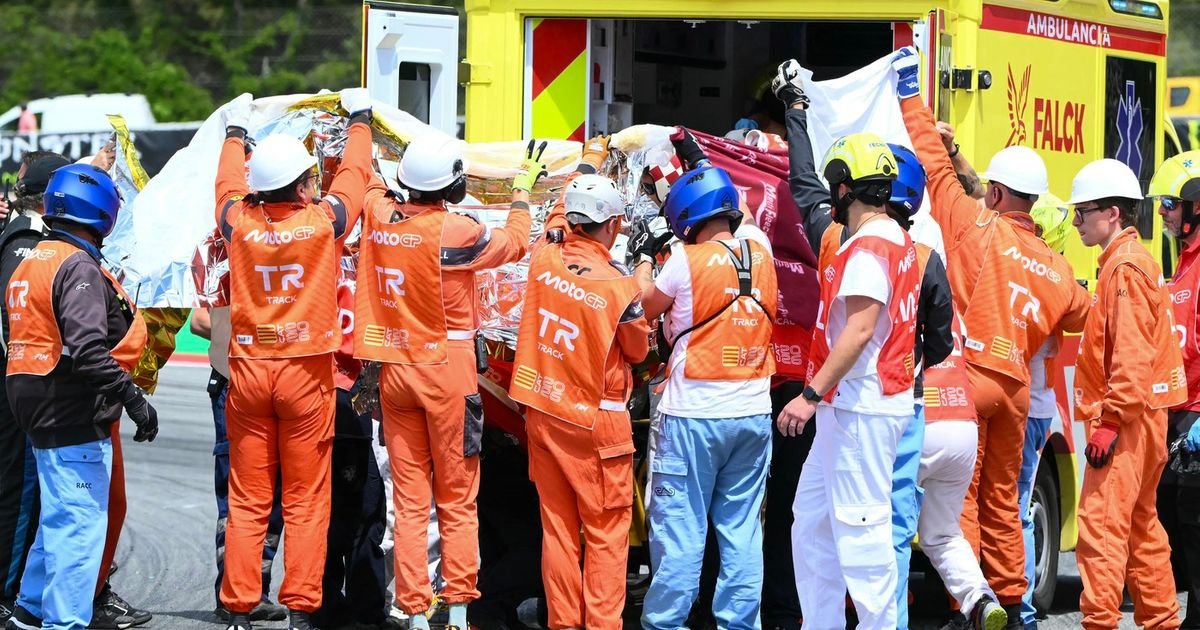 Jeziva scena na Moto GP trci: Markez nepomično ležao posle sudara sa Akostom, motor mu se potpuno raspao