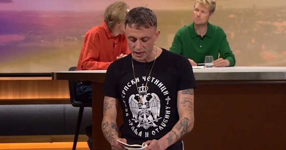 Danski pisac u četničkoj majici čitao poeziju u TV emisiji: Dizao i 3 prsta, nastao HAOS, obrisao je Instagram