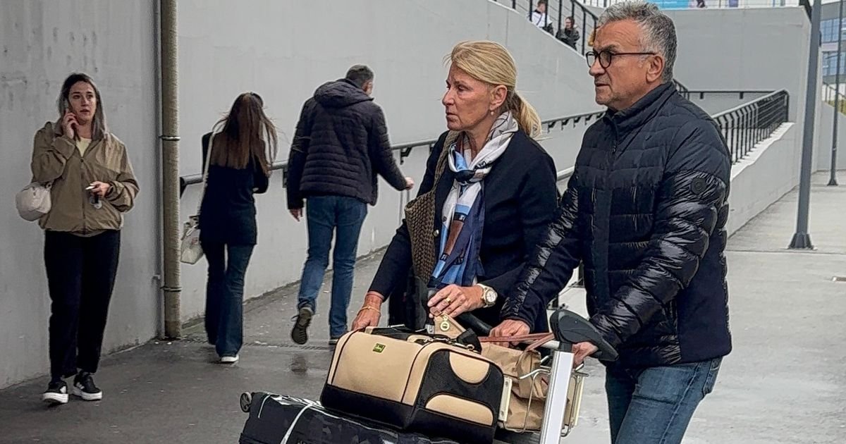 Srđan Đoković dočekao Dijanu na aerodromu: Emotivan susret supružnika - ovaj gest je sve oduševio