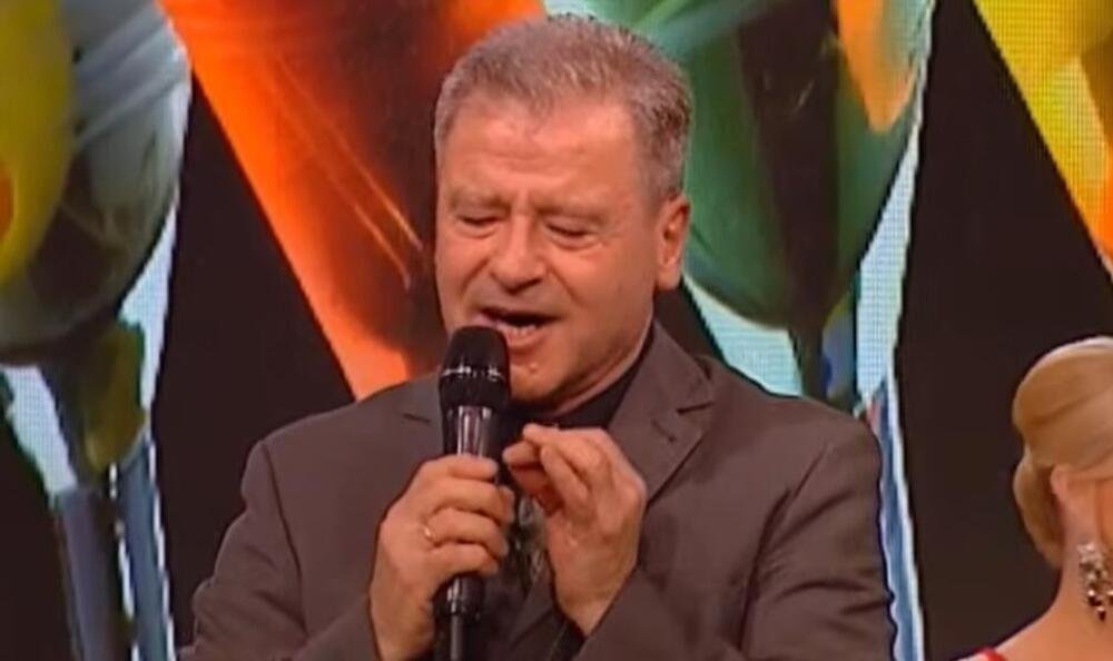 ESPRESO SAZNAJE: Legendarni folk pevač završio u bolnici