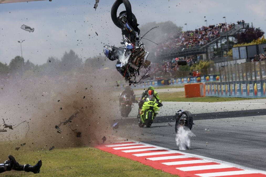 VAN ŽIVOTNE OPASNOSTI: Aleks Markes i Zarko nisu životno ugroženi nakon incidenata u Moto GP trci u Barseloni