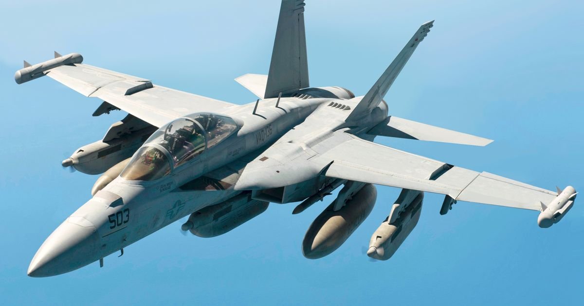 ŠOK SNIMAK! Dva američka borbena aviona sudarila se u vazduhu! Odjeknula snažna eksplozija!