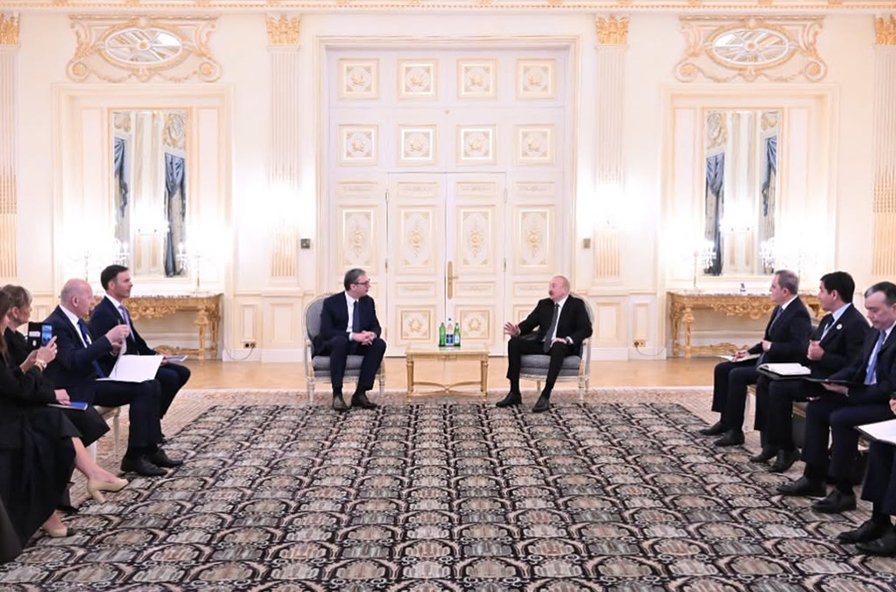Predsednik Vučić u Bakuu sa predsednikom Ilhamom Alijevim i predstavnicima najvećih azerbejdžanskih kompanija (VIDEO)