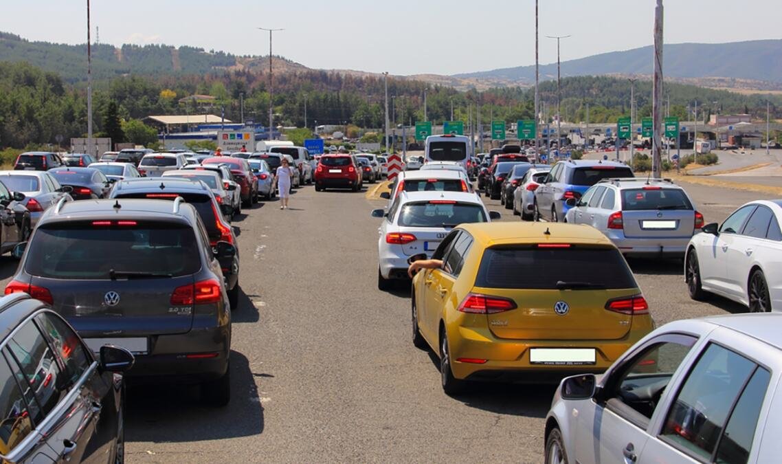 "Šta li nas tek čeka na leto?": Prizor šokirao turiste iz Srbije - nepregledne kolone na Evzoniju