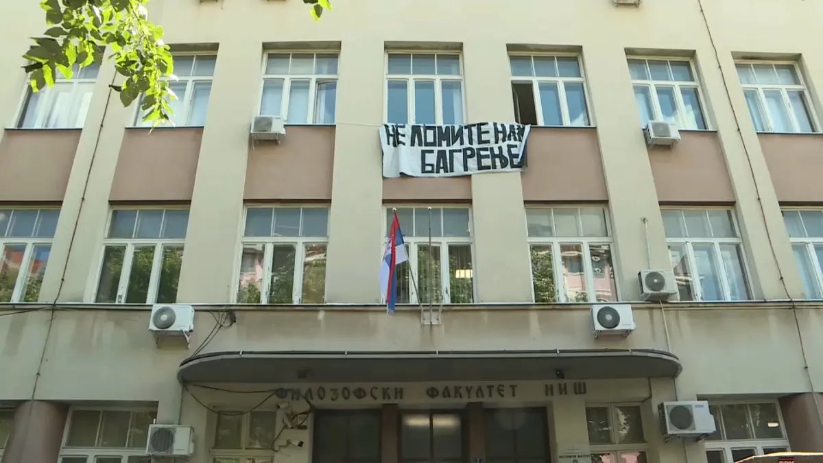 Na veću Filozofskog u Nišu jedna od tačaka i "Fakultet srpskih studija", održan i protest podrške zaposlenima