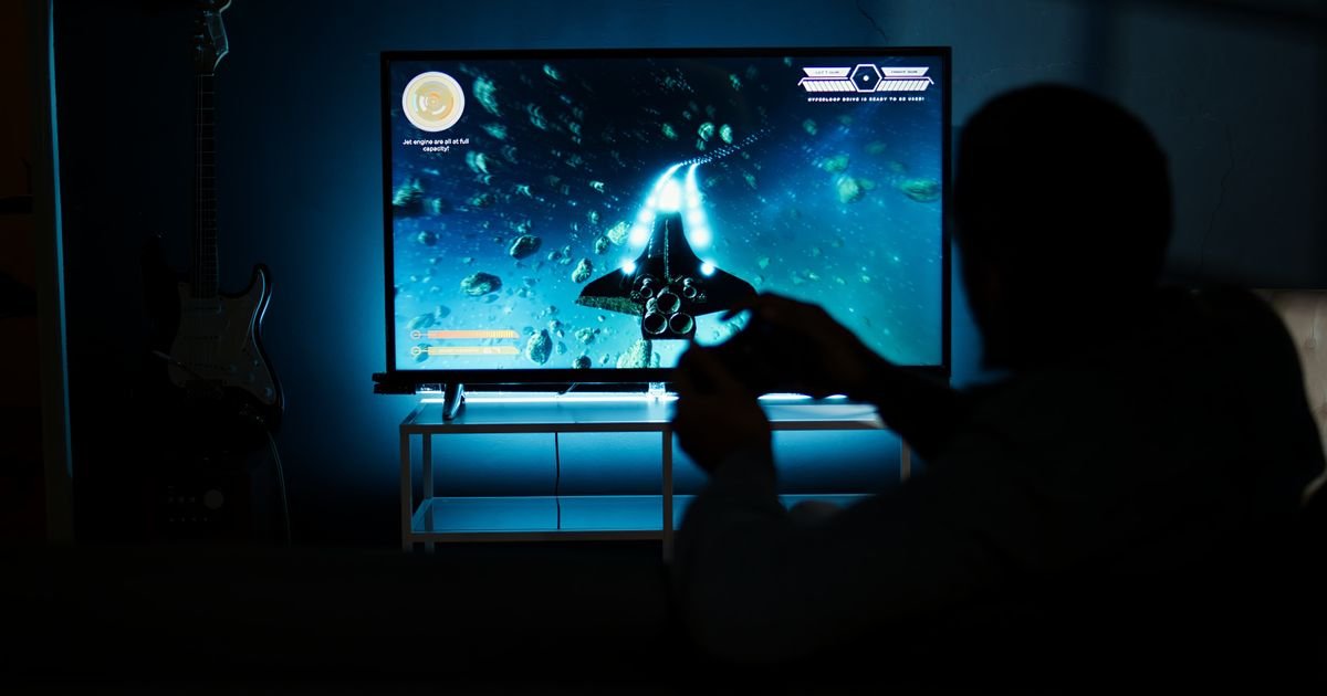Otvorena dilema: Da li za gejming i filmove kupiti televizor ili ogroman monitor?
