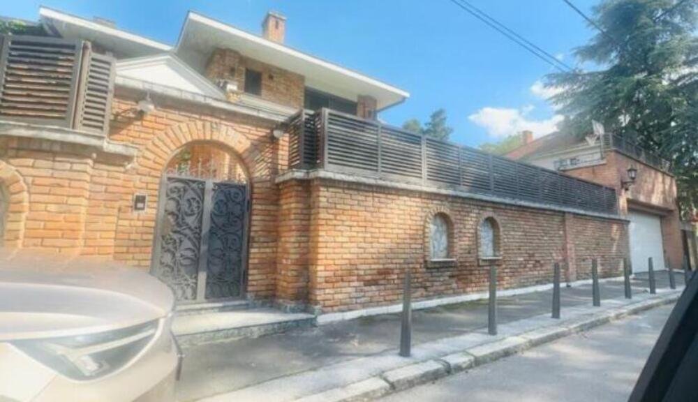 Ovako izgleda luksuzna vila para koji je osumnjičen za ubistvo Baje! Nalazi se na 400 metra od restorana smrti FOTO