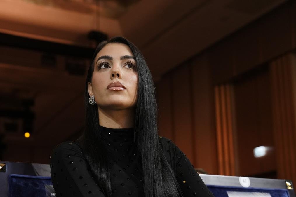GEORGINA U BEZOBRAZNOJ POZI! Ronaldova lepša polovina zapalila mreže: Ovo nije za slabije muškarce! (FOTO)