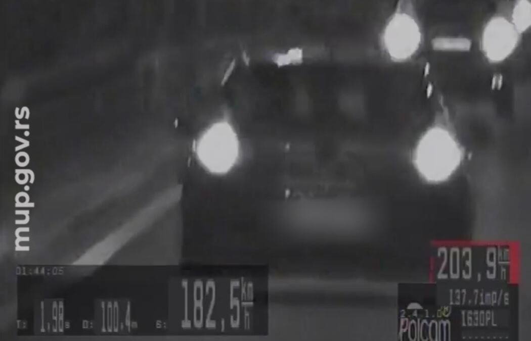 GAZIO GOLFA ZA 100 VIŠE OD DOZVOLJENOG DOK GA PRESRETAČ NIJE UHVATIO: Šok snimak iz Novog Beograda, pijan kao letva vozio bez dozvole (VIDEO)