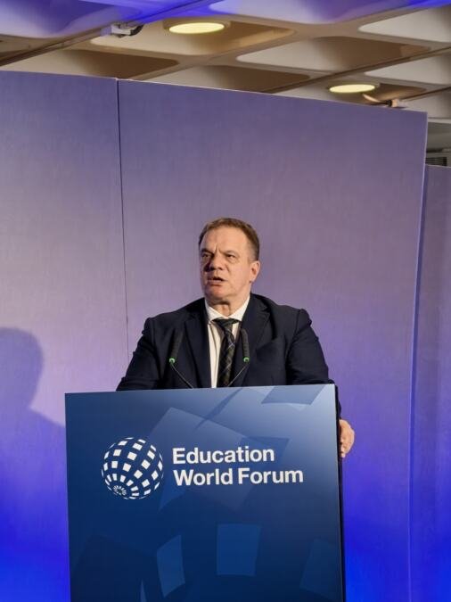 Ministar Dejan Vuk Stanković na Svetskom forumu o  obrazovanju u Londonu: Veštačka inteligencija uz nastavnika, a ne umesto nastavnika