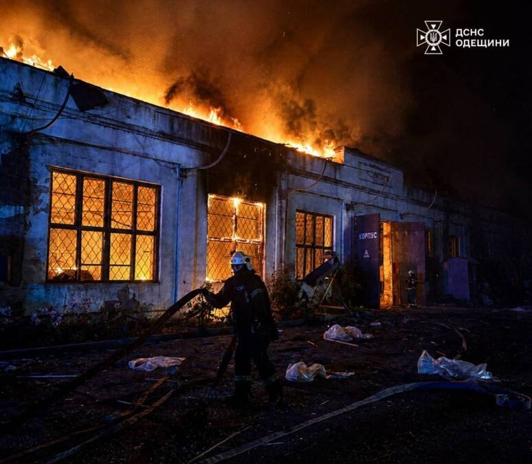 NOĆAS JE BUKTIO RAT NA SVIM FRONTOVIMA! Rusi oštetili ključnu ukrajinsku luku na Dunavu, Kijev uzvratio brutalnim napadom na Moskvu! (FOTO/VIDEO)
