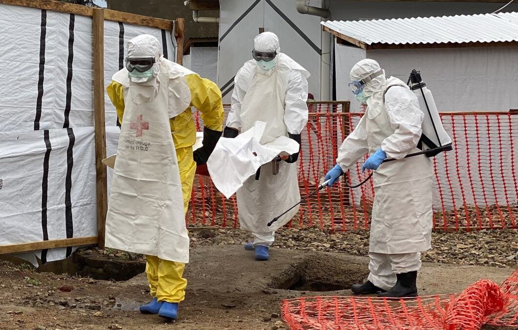 EPIDEMIJA EBOLE ODNELA VEĆ VIŠE OD 130 ŽIVOTA, SZO SAZVALA HITAN SASTANAK! Potvrđeno najmanje 500 slučajeva zaraze izazvane retkim sojem virusa