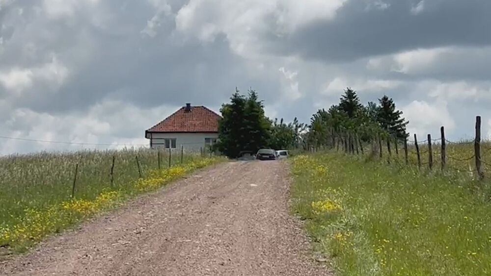 LEKAR DANIJEL ČUVAO PLAC ZA DECU 30 GODINA, A ONDA ŠOK: Obišao zemlju i video tuđu kuću: KAKO SU GA SAMO PREVARILI!