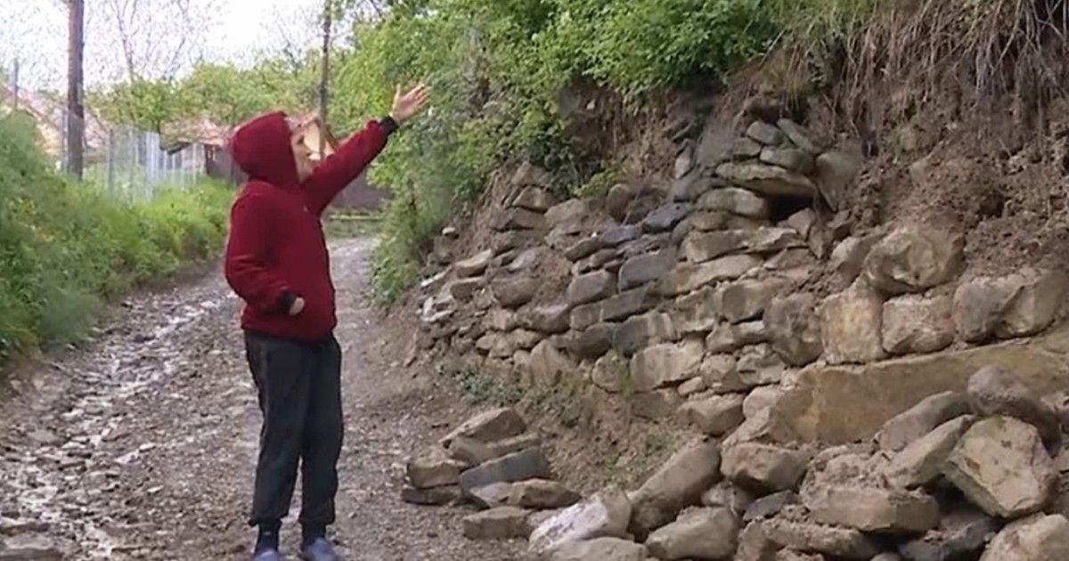 GRAĐANI U LOPATARIMA STRAHUJU Groblje staro 150 godina pretnja kućama: "Ako se zid sruši, PADAĆE MRTVI"