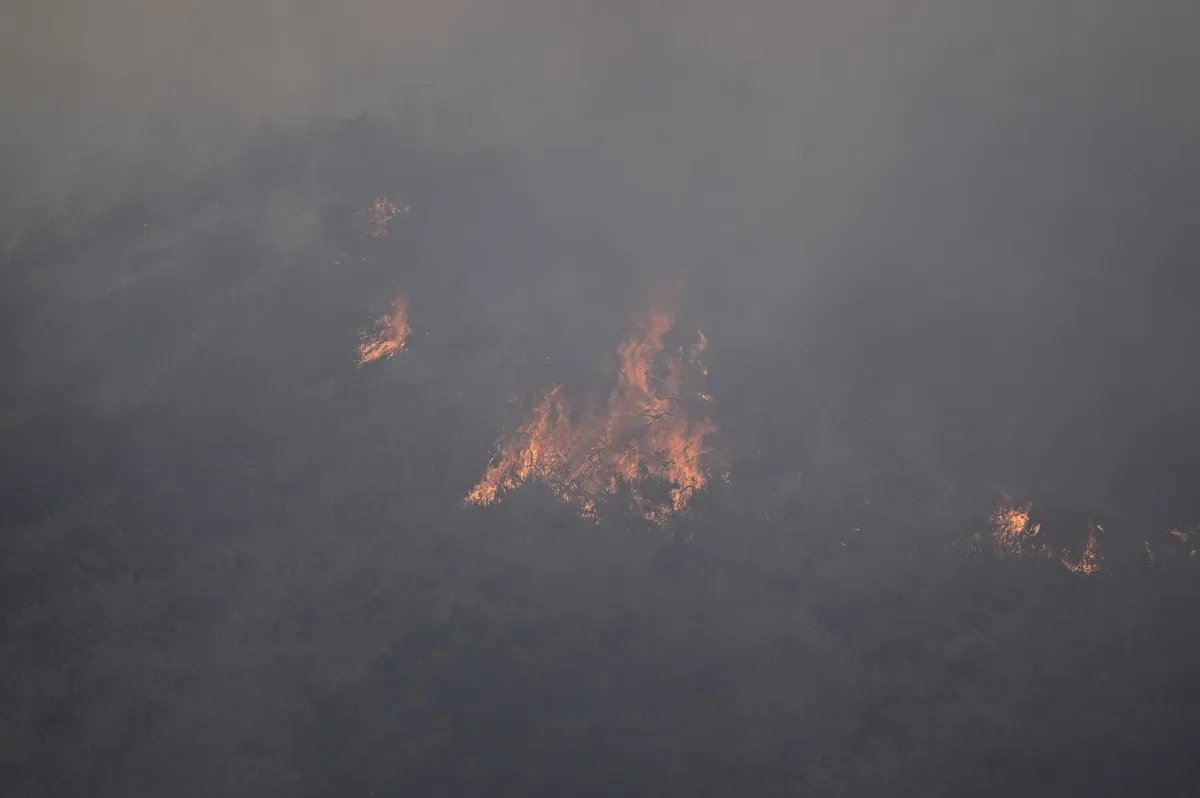 FOTO Dramatični prizori iz Kalifornije: Nebo pocrnelo, hiljade ljudi beže pred vatrom