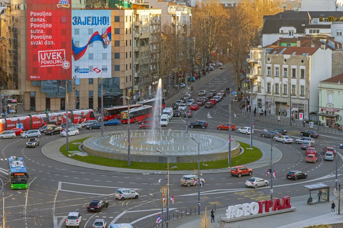 Studenti Pravnog traže pomoć: "Slavija je opkoljena ćaci-batinašima, ne možemo da postavimo štandove"