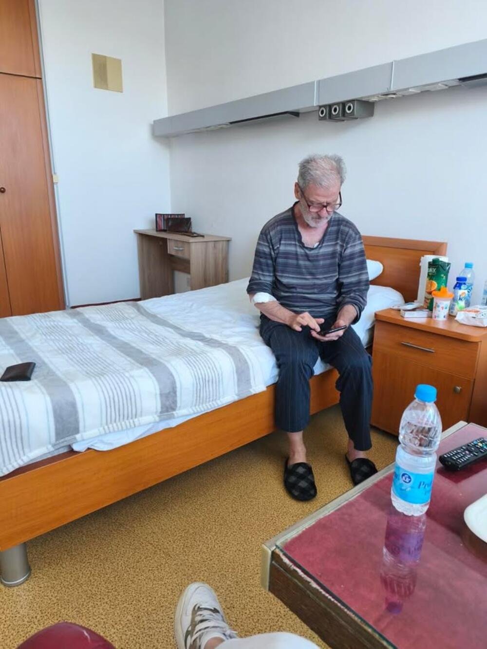 FOLK PEVAČ MORA NA OPERACIJU: Ljudi zabrinuti zbog njegovog zdravstvenog stanja