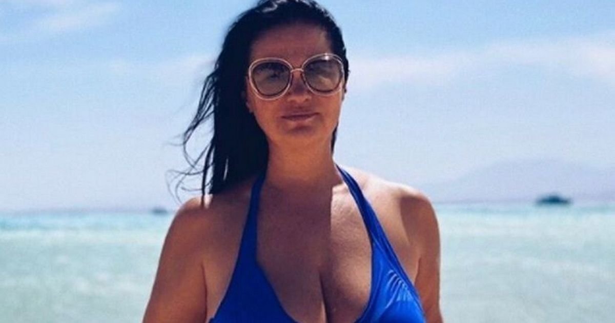 Ova pevačica ima najveće prirodne grudi na estradi! Htela da ih smanji, ali se muž protivi: "Imam problema…"