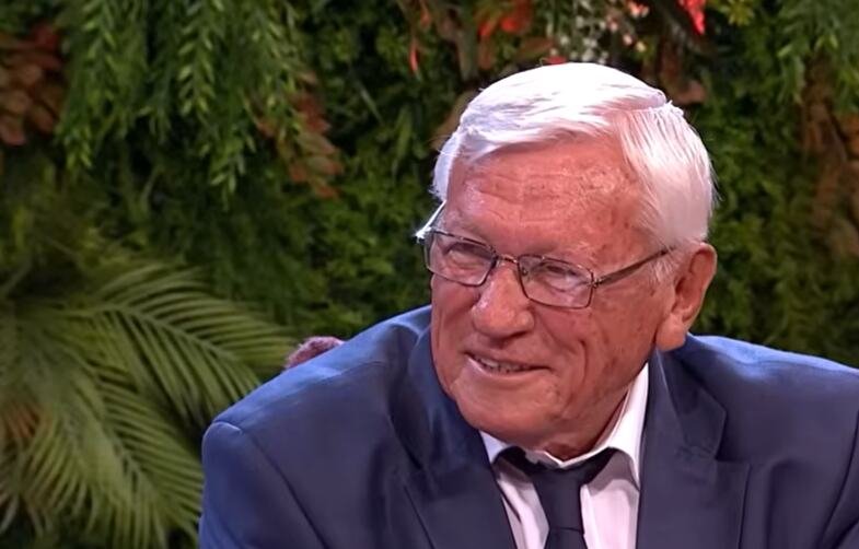 MILANČE RADOSAVLJEVIĆ ODUŠEVIO NACIJU! U 82. zakazao prvi veliki koncert, a njegov odgovor Amidžiću nasmejao sve