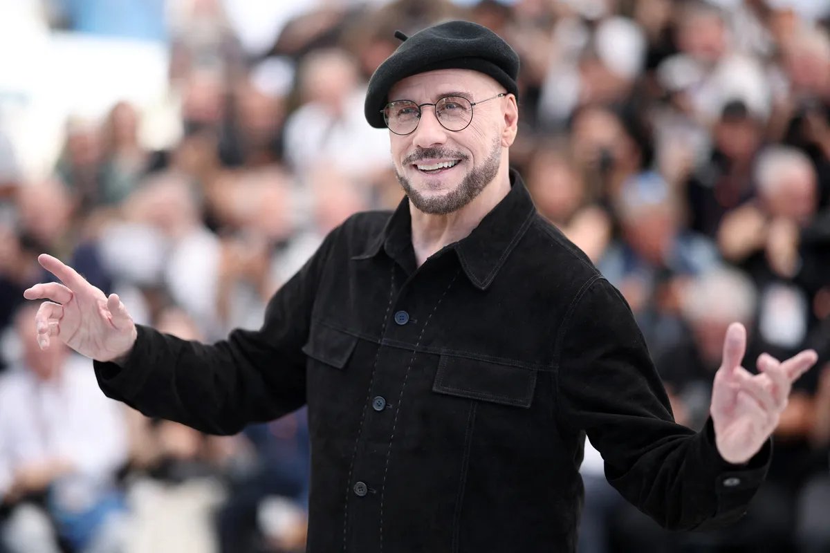 Džon Travolta otkri priču koja se krije iza beretke koju je nosio u Kanu