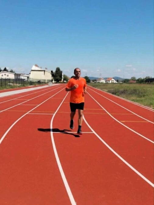 MARATONOM "TESTIRAO" NOVU ATLETSKU STAZU Čovek koji nikada ne miruje: Aleksandar Kikanović u čast svojih godina! (FOTO)