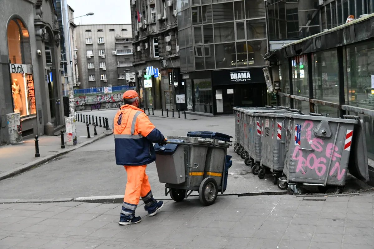 DS: Teško povređen radnik Gradske čistoće Beograd, bori se za život
