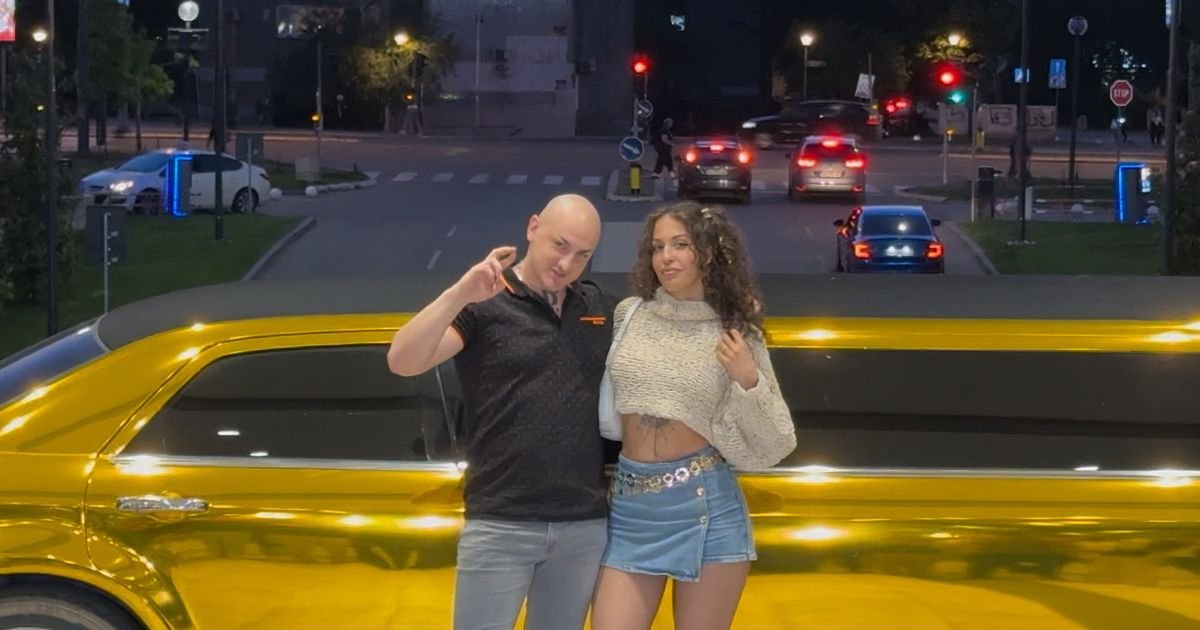 Svi gledali u ženu Desingerice! Nevena u miniću i sa golim stomakom ukrala pažnju: Stigli u zlatnoj limuzini