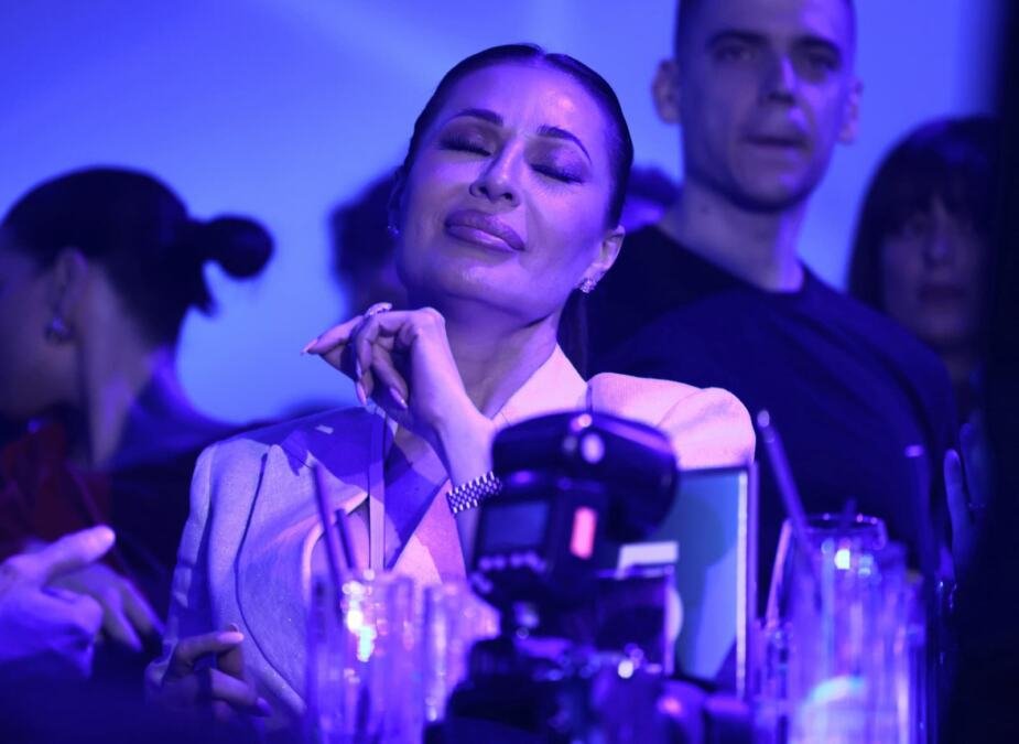 ŠTA ĆE REĆI KARLEUŠA NA OVO?! Ceca nije bila raspoložena za izjave, a onda celo veće đuskala sa ovom pevačicom (FOTO)