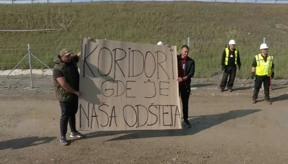 Povrtari protestuju u Miločaju zbog Moravskog koridora: Jedna žena povređena, tvrde da ju je radnik gurnuo