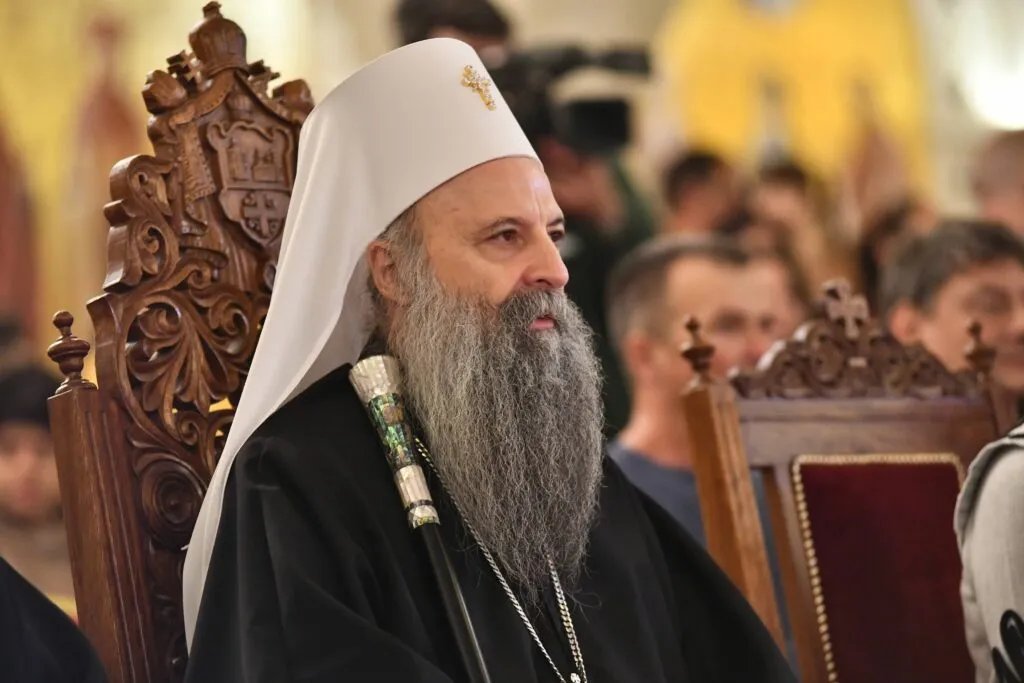 Istraživački novinari objavili Skaj prepiske - skandal tokom izbora Porfirija za patrijarha: Episkopi SPC tajno snimani tokom glasanja u Hramu svetog Save