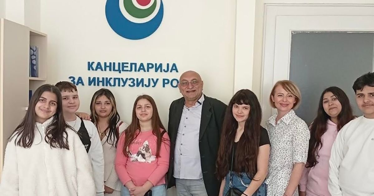 Mladi čuvari romskog jezika ponovo u Novom Sadu: Učenici iz Sombora u poseti Kancelariji za inkluziju Roma
