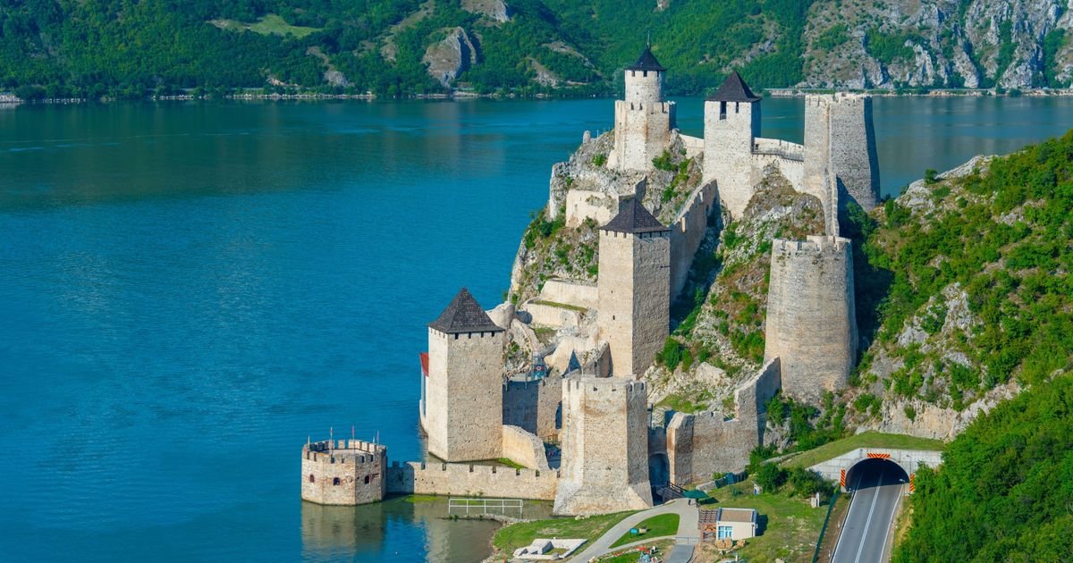 Mermerni spomenik pronađen na podu hamama: U Golubačkoj tvrđavi otkriven nadgrobnik Stefana Kuveta