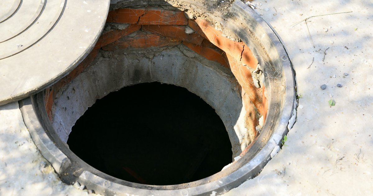 Žena izašla iz kola i upala u nepokriveni šaht: Nije joj bilo spasa, tragedija u prometnoj ulici