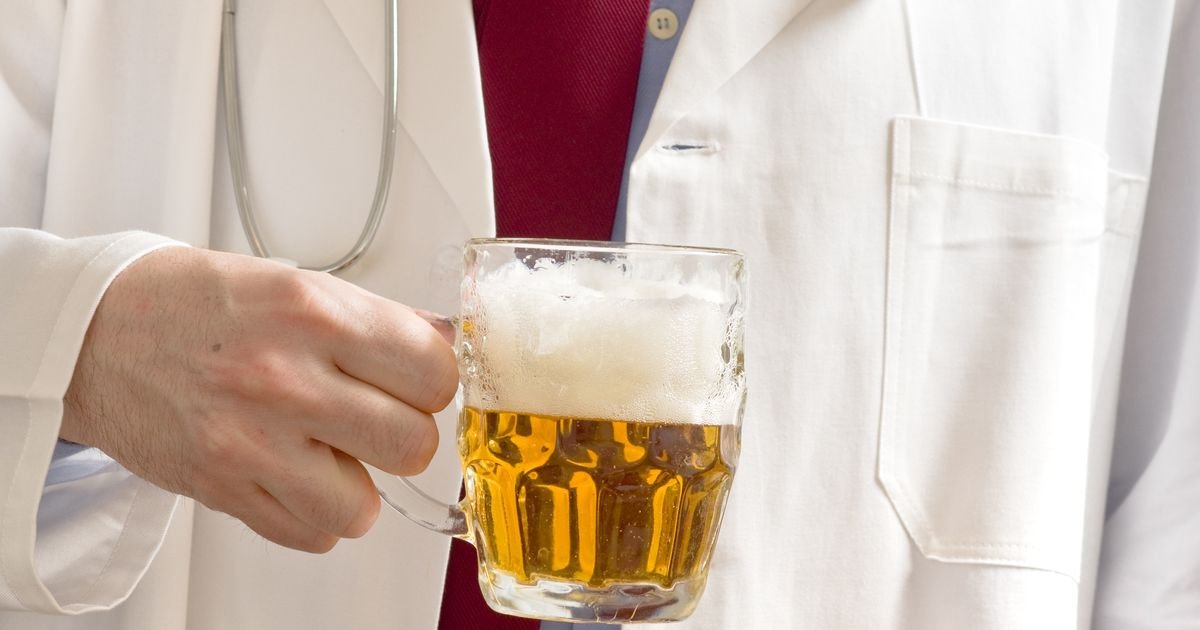 Kruže priče koje mogu da vas koštaju zdravlja: Zašto pivo NE pomaže kod kamena u bubregu
