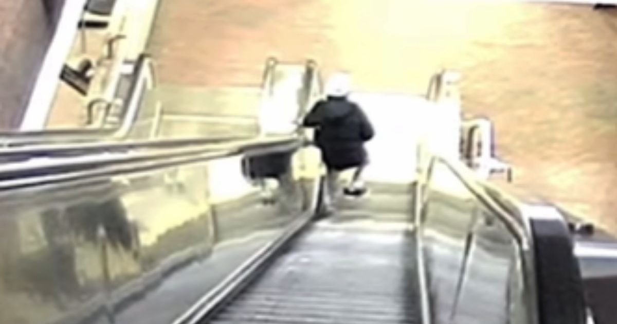UZNEMIRUJUĆ SNIMAK Silazio niz pokretne stepenice, usledio HOROR koji ga je odveo u smrt