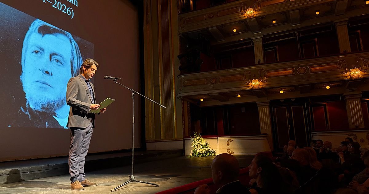 Dirljiva komemoracija u Narodnom pozorištu: Kolege i porodica poslednji put pozdravili Duju Simića